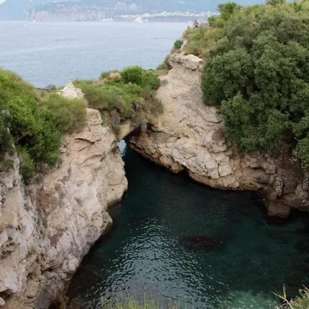 Garghe House アパート ソレント